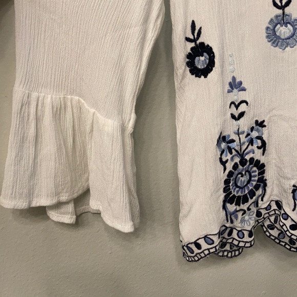 BoHo Aeropostale romantic embroidered keyhole tie top w/ bell sleeves, Medium - Picture 6 of 7